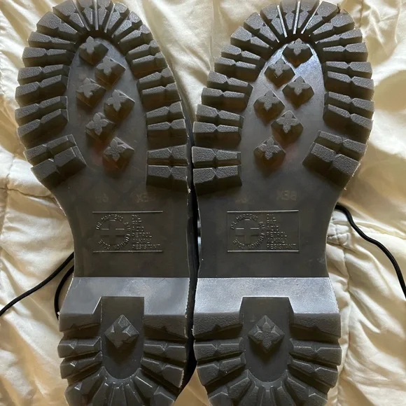 Sanrio Hello Kitty & Friends x Dr Martens 1461 platform shoes Size 8 US/6 UK - Picture 2 of 3